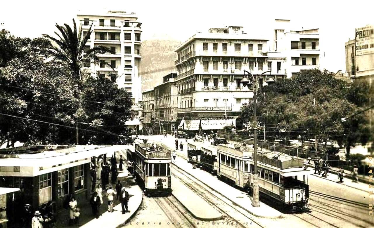 PA c- 051- Place d'Armes- trams et autobus.jpg